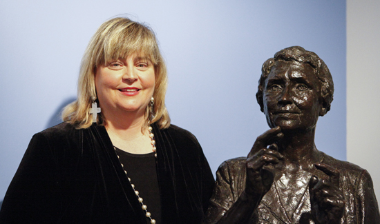 Keller Johnson-Thompson standing beside a statue of Helen Keller.